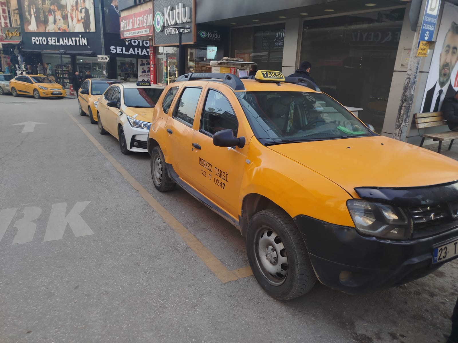 ELAZIĞ’DA TAKSİCİ ESNAFI İSYAN ETTİ: “240 KORSAN TAKSİ VAR, EKMEĞİMİZLE OYNUYORLAR!”