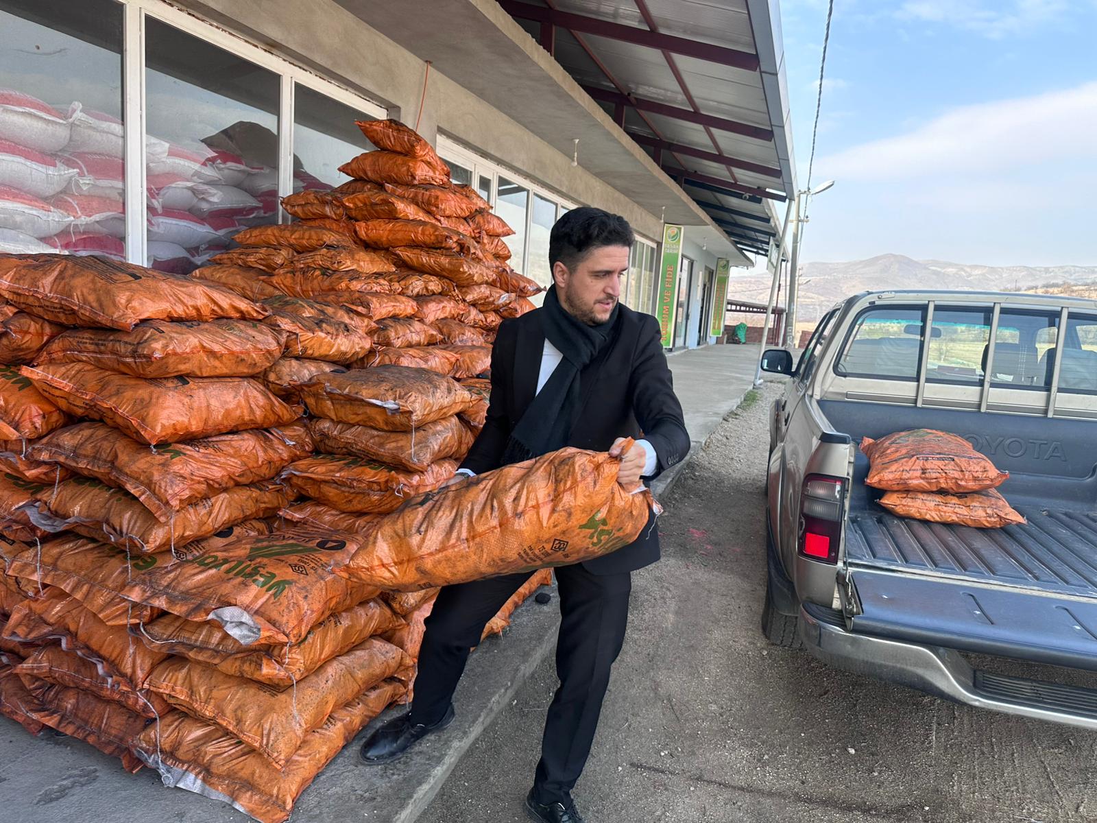 BASKİL YARDIMLAŞMA VE DAYANIŞMA DERNEĞİ’NDEN KIŞ ÖNCESİ KÖMÜR YARDIMI