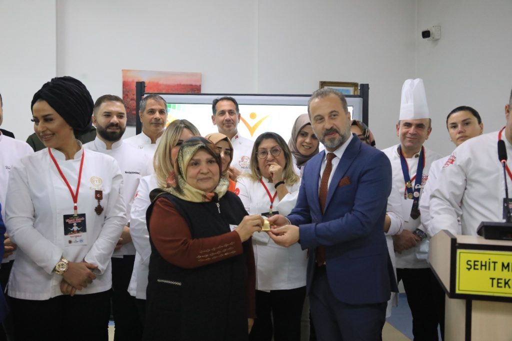 ELAZIĞ’DA LEZZET ŞÖLENİ! YÖRESEL YEMEKLERDE KADINLARIN USTALIĞI SAHNEDE