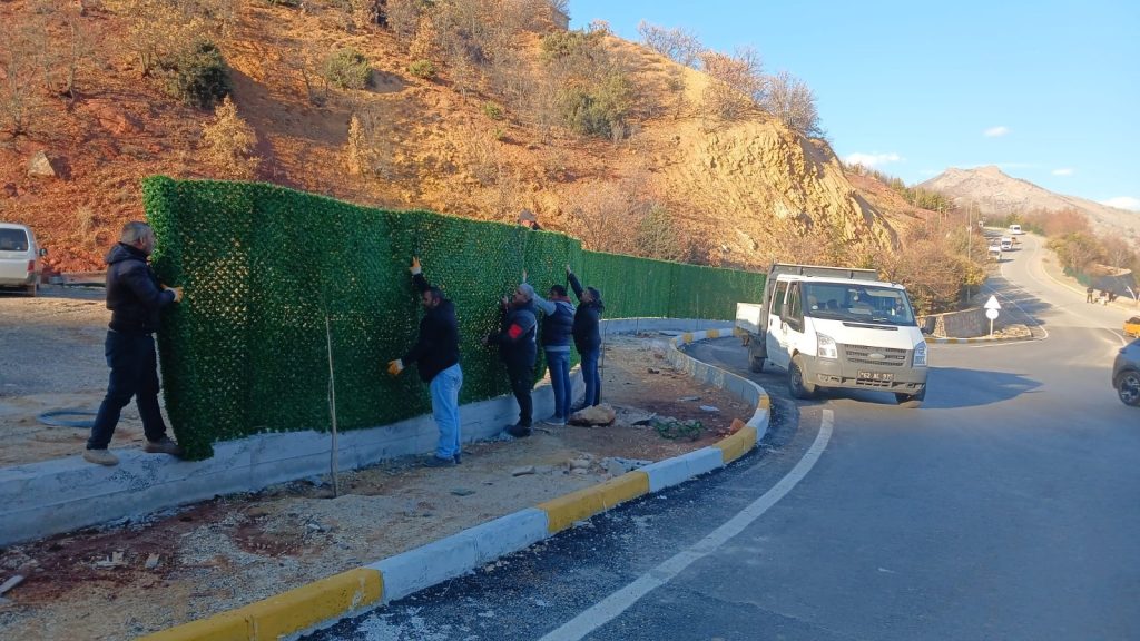 Tunceli’de Hastane Kavşağında Güvenlik ve Estetik İçin Yoğun Mesai!!