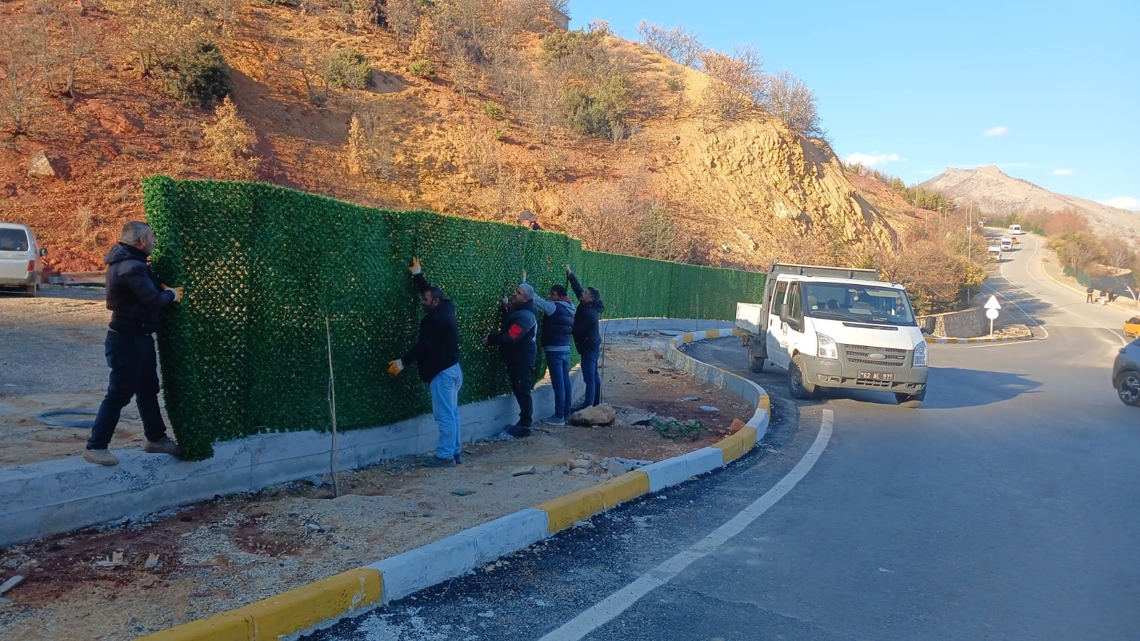 Tunceli’de Hastane Kavşağında Güvenlik ve Estetik İçin Yoğun Mesai!!