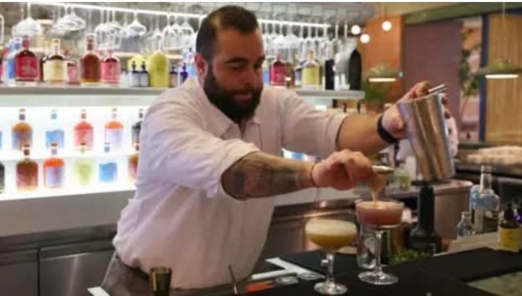 Riyad’da Alkol Mağazasına Girişte Gelir ve Statü Şartı