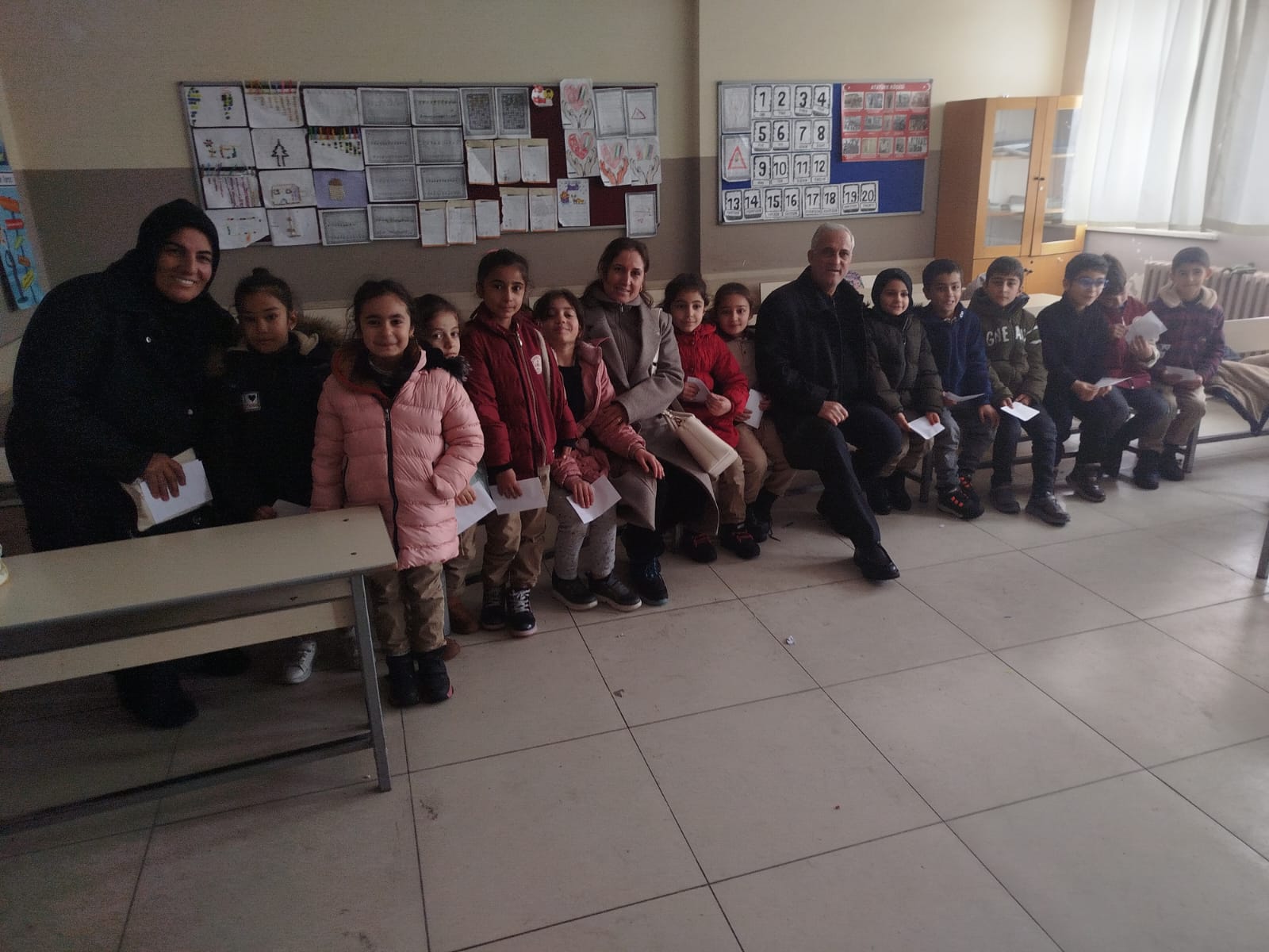 Çüngüş Çaybaşı Köyü Yardımlaşma ve Dayanışma Derneği’nden Yazıbaşı İlkokul ve Ortaokuluna Yardım Eli