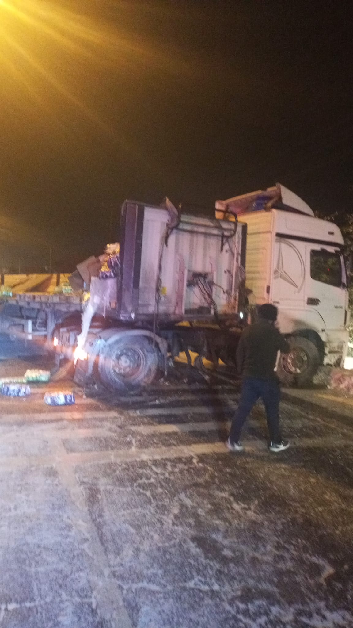 Elazığ- Malatya Yolunda Kaza: Tır İkiye Bölündü!