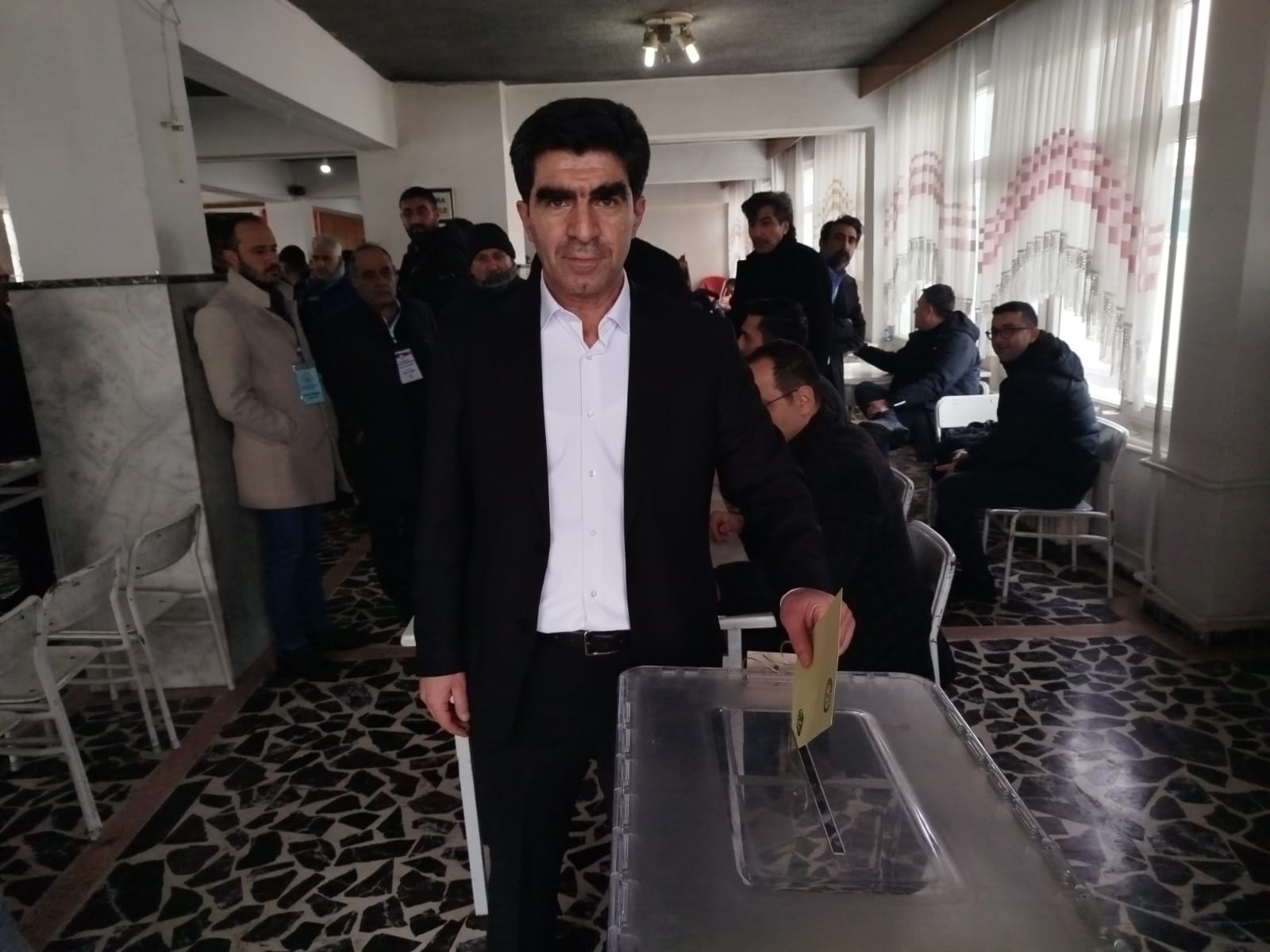 Evsen, Güven Tazeledi 