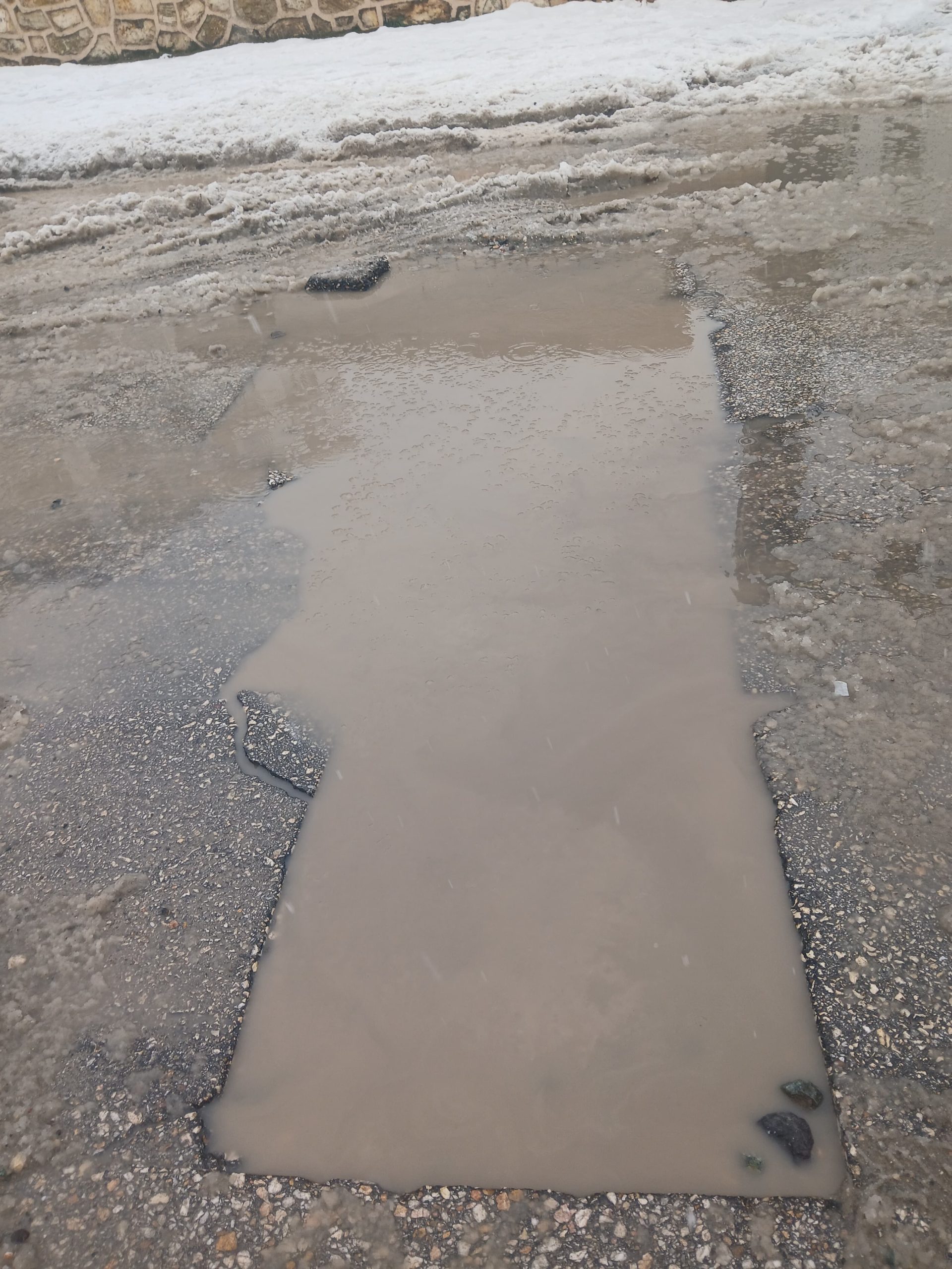 Elazığ’da Yoğun Yağış Sonrası Yollar Gölete Döndü: