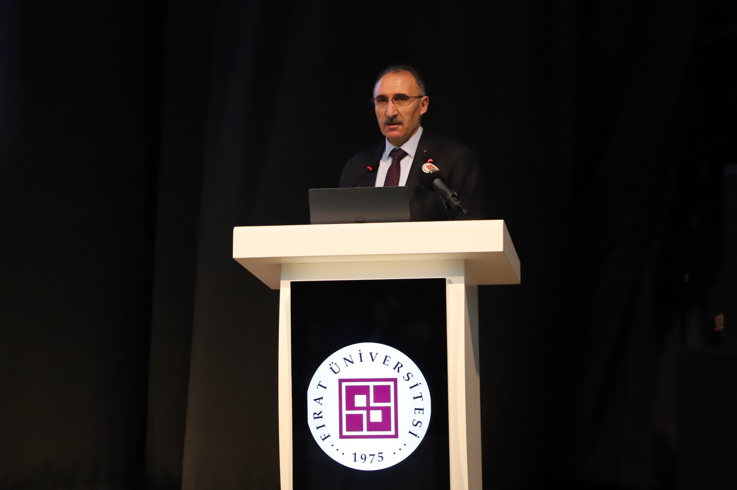 REKTÖR PROF. DR. GÖKTAŞ, AKADEMİK PERSONELLE BİR ARAYA GELDİ