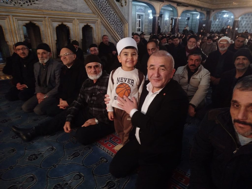 Elazığ’da Miraç Gecesi: İzzetpaşa Camii’ne İnanç Sığmadı, Saflar Taştı