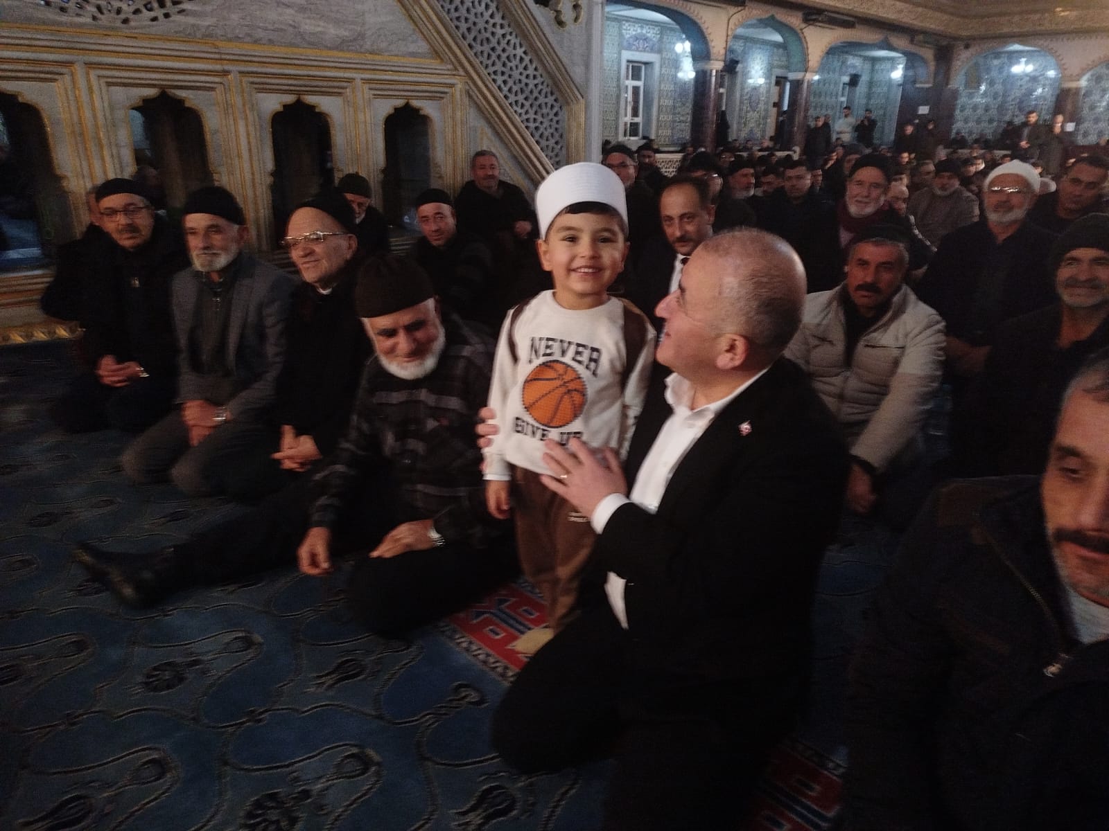 Elazığ Valisi Numan Hatipoğlu, Miraç Kandili’nde Çocukların Sevgisiyle Duygulandı