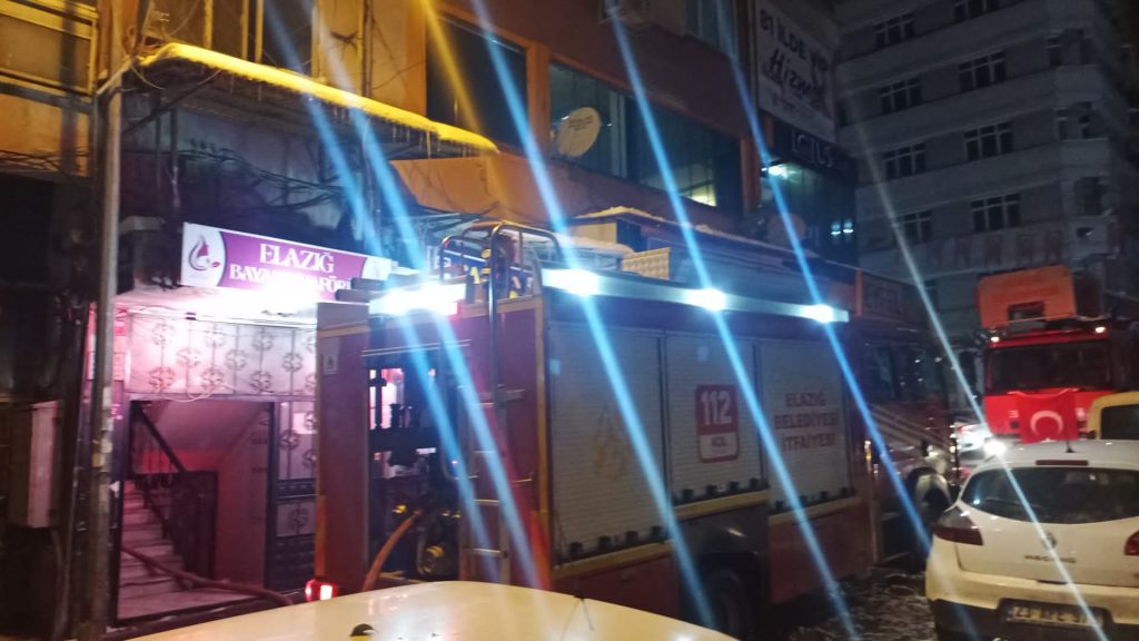Elazığ’da Apartman Dairesinde Yangın! 