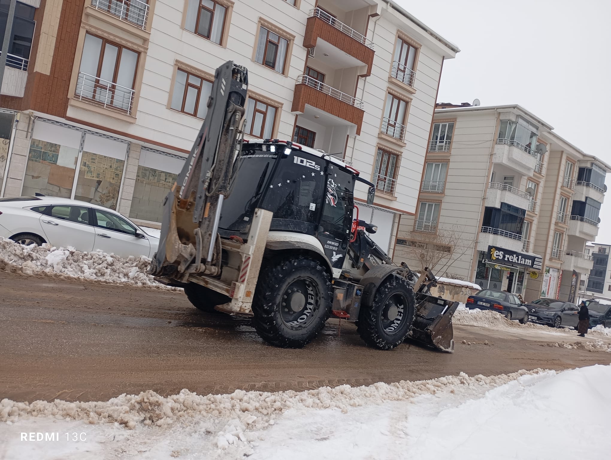 Elazığ Belediyesi Gece Gündüz  İş Başında.