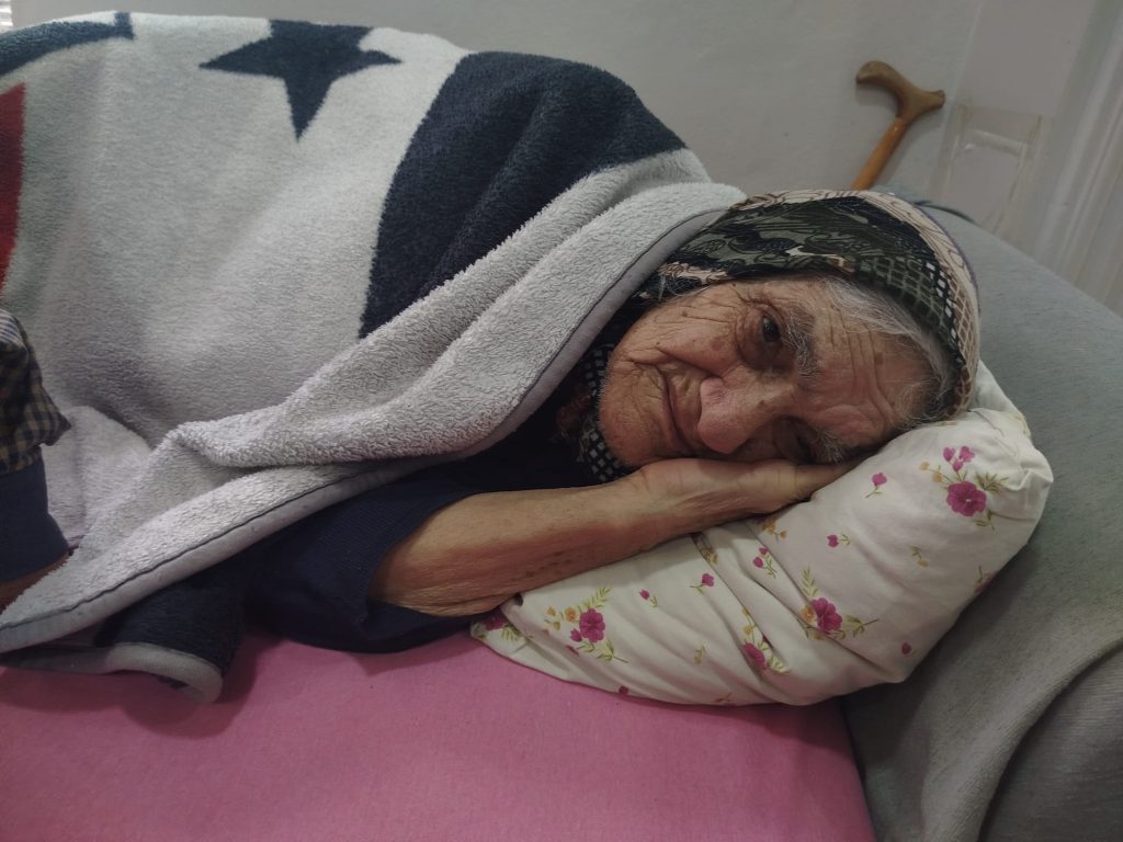 Elazığ’da Bir Evlat Çığlığı: Kendi Hasta, Annesi Yatalak