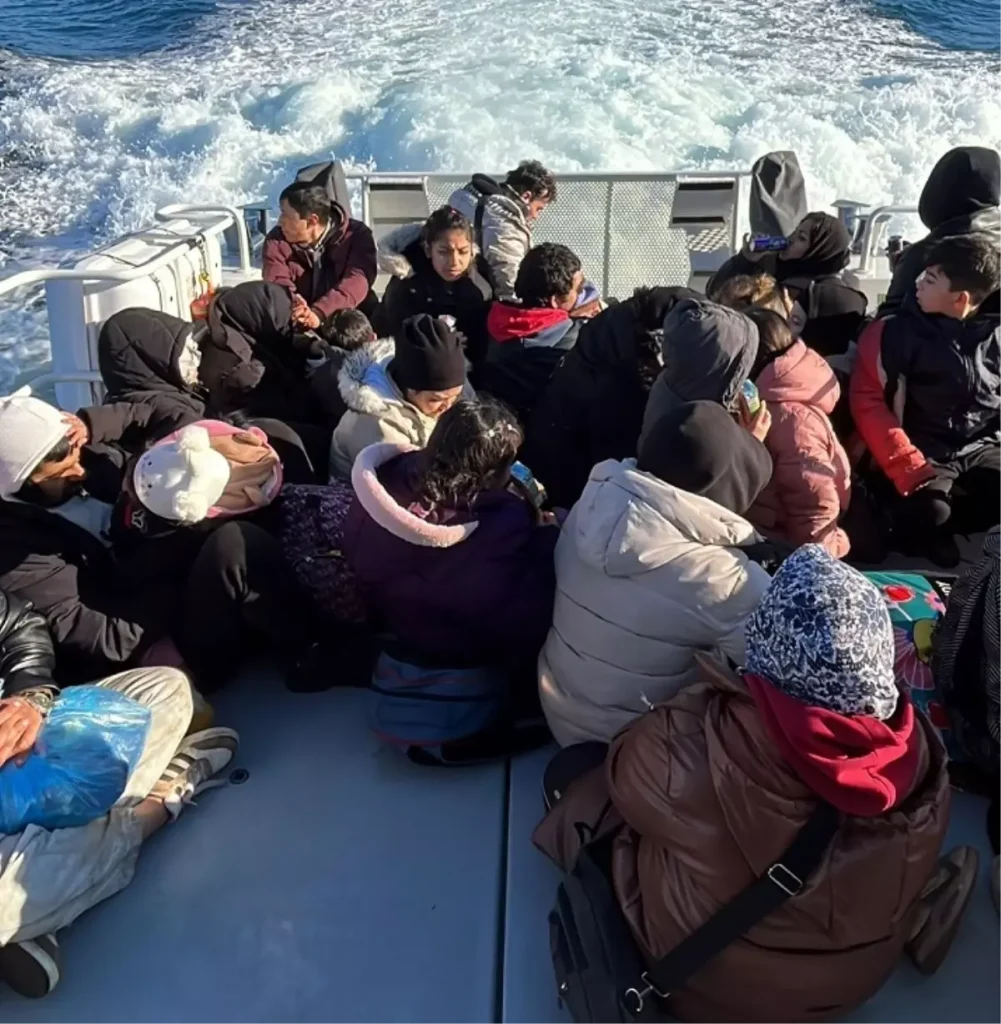 Milas’ta mahsur kalan 44 kaçak göçmen kurtarıldı