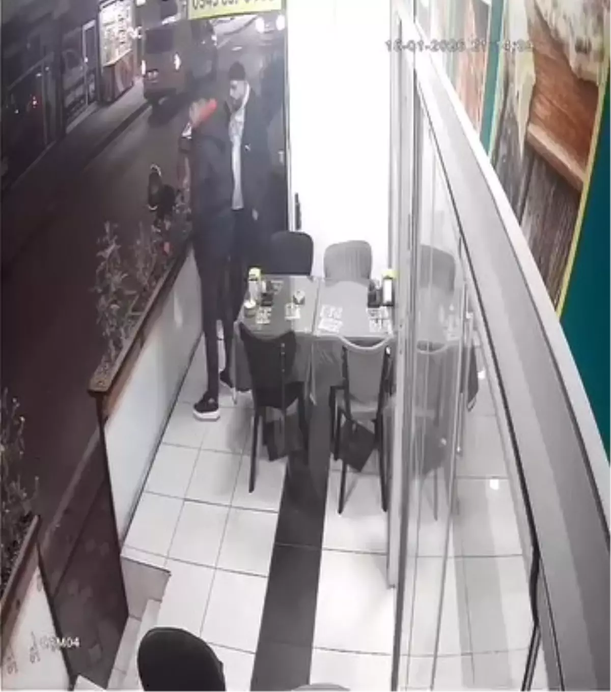 Restorana düzenlenen silahlı saldırının görüntüleri ortaya çıktı