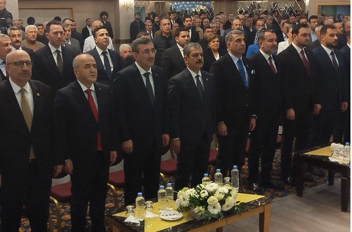 Cevdet Yılmaz Elazığ’da Cumhurbaşkanı Yardımcısı Cevdet Yılmaz, bir dizi programa katılmak üzere Elazığ’a geldi.