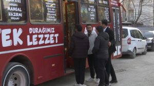 Elazığ’da ‘Aç Binenin Tok İndiği’ Tek Hat