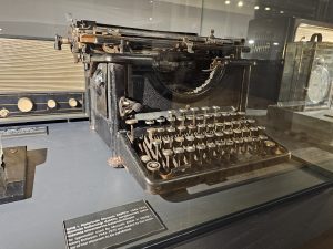 Elazığ Kent Müzesi’nde 81 Yıllık Daktilo İlgi Odağı Oldu