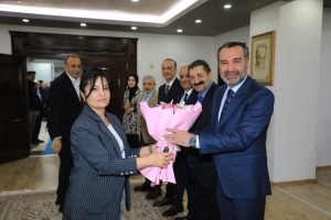 Şahin Şerifoğlu idrak edilen Ramazan Bayramı’nın ardından mesainin ilk gününde, kurum personeli ile bayramlaştı.