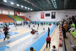 GENÇ ESKRİMCİLER ELAZIĞ’DA BULUŞTU