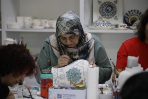 Halk Eğitimi Merkezi iş birliği ile ESMEK çatısı altında düzenlediği ücretsiz çini