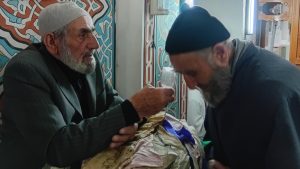 Elazığ’da Sakal-ı Şerif Ziyarete Açıldı: Vatandaşlar Çimento Camiisinde ziyarete açildi.