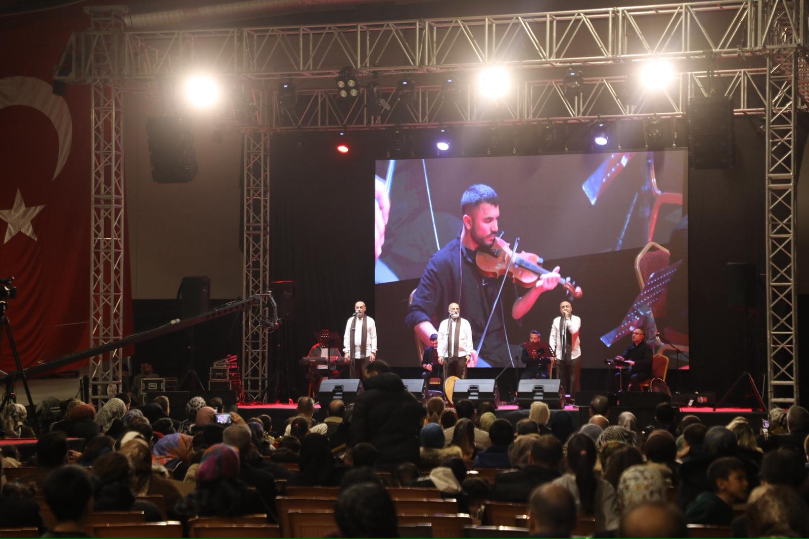 GRUP TİLLO’DAN COŞKULU KONSER