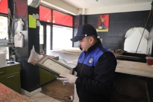 Ramazan ayı dolayısıyla çalışmalarını aralıksız sürdüren Elazığ Belediyesi Zabıta Müdürlüğü ekipleri, kent genelinde faaliyet gösteren fırınlarda denetim gerçekleştirdi