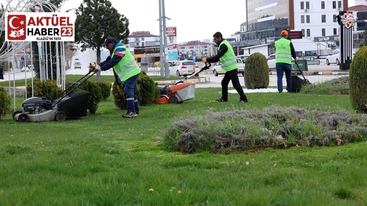 YEŞİL ALANLARDA TEMİZLİK ÇALIŞMALARI SÜRÜYOR