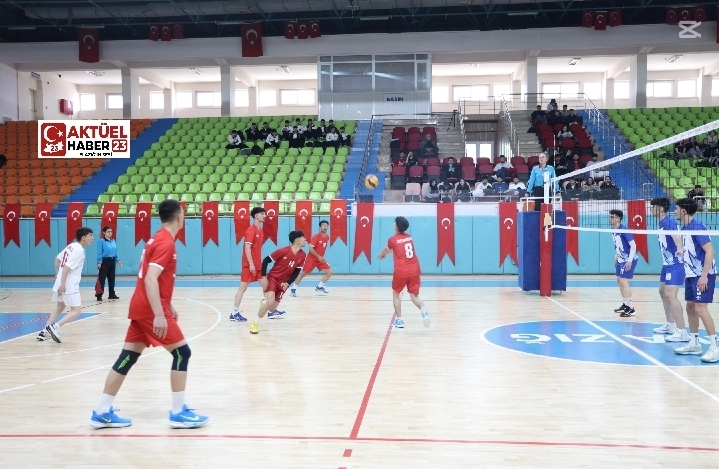 ELAZIĞ’DA GENÇ ERKEKLER VOLEYBOL GRUP BİRİNCİLİĞİ HEYECANI BAŞLADI