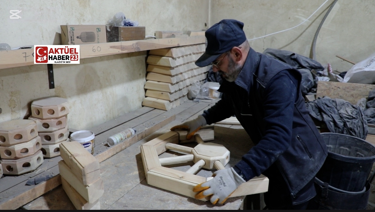 Elazığ Belediyesi Park ve Bahçeler Müdürlüğü bünyesindeki Doğukent Mahallesi sera alanında bulunan atölyelerde üretim ve bakım faaliyetleri aralıksız devam ediyor.