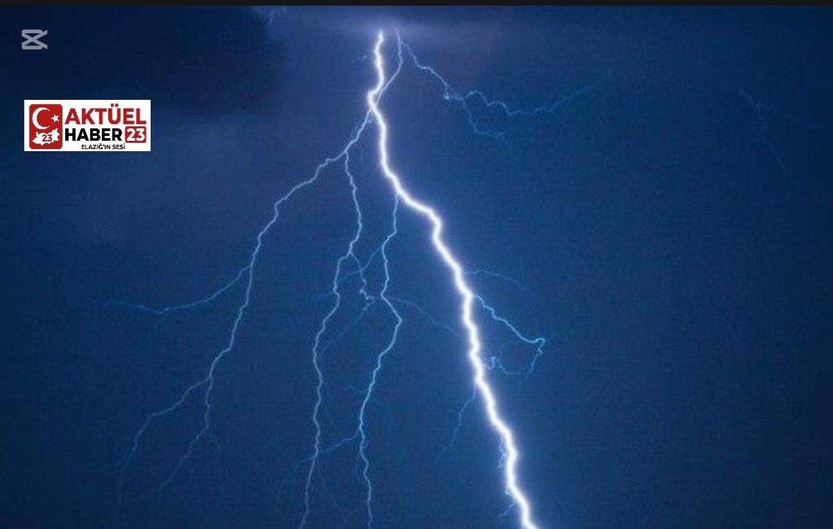 Elazığ’ın Yanı Başında Yıldırım Düştü, 3 Kişi Yaralandı!