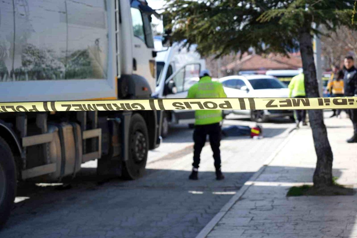 Erzincan’da çöp kamyonunun çarptığı yaşlı kadın hayatını kaybetti