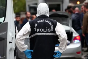 Daha 17 yaşında! Çatıdan girip yatağında uyuyan genci öldürdü