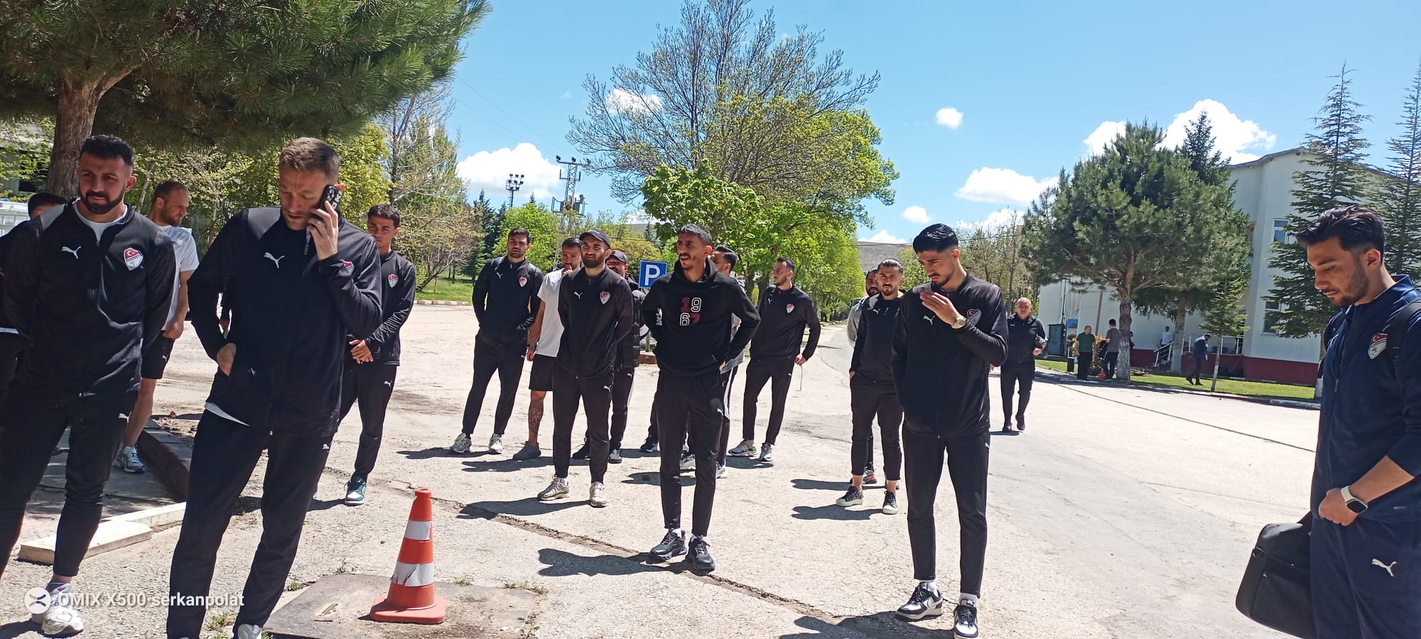 Kurban Kesilerek Uğurlandılar! Elazığspor Final Yolculuğuna Dualarla Çıktı
