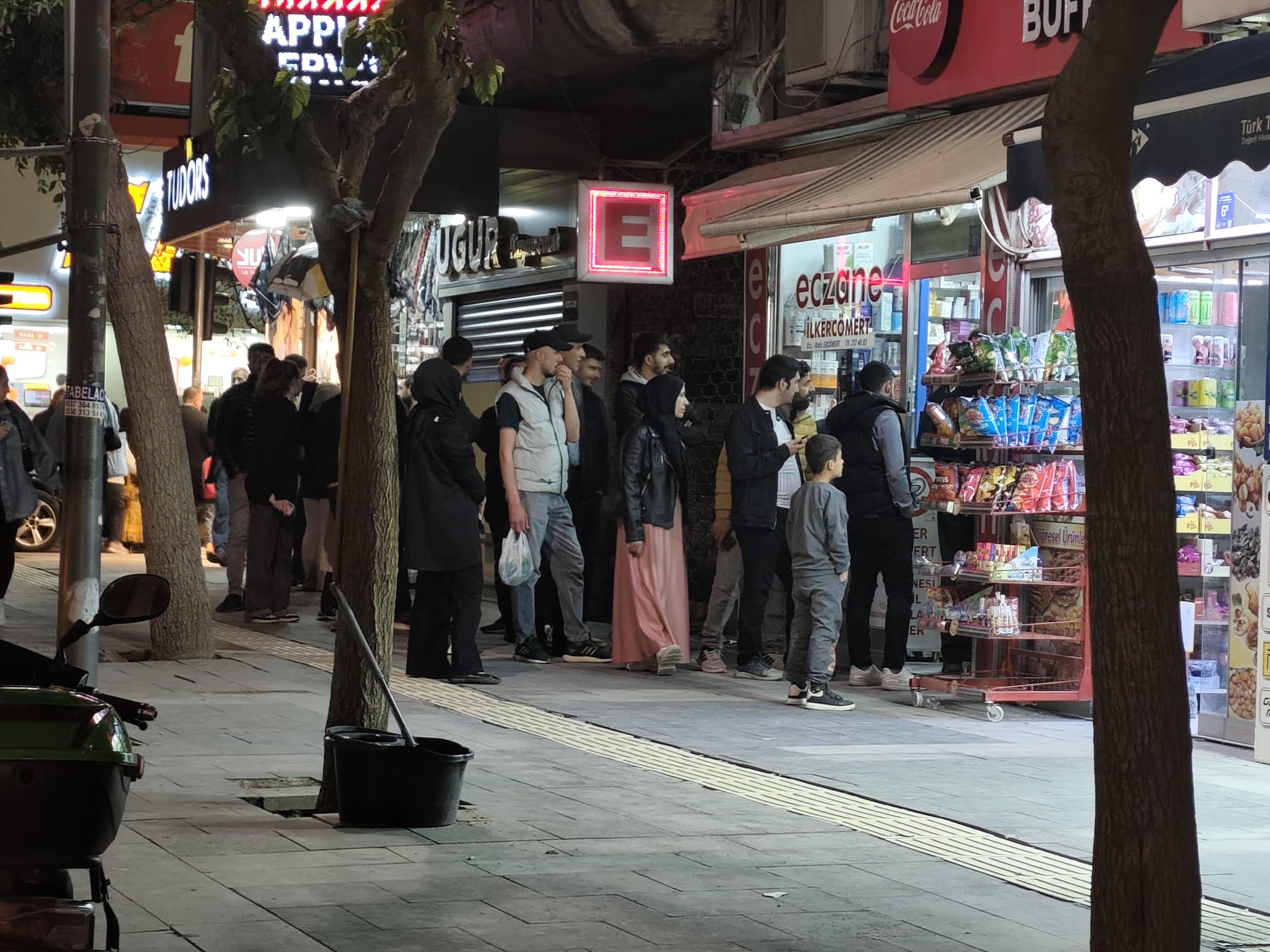 Elazığ’da Salgın Alarmı! Eczanelerde Uzun Kuyruklar Oluştu