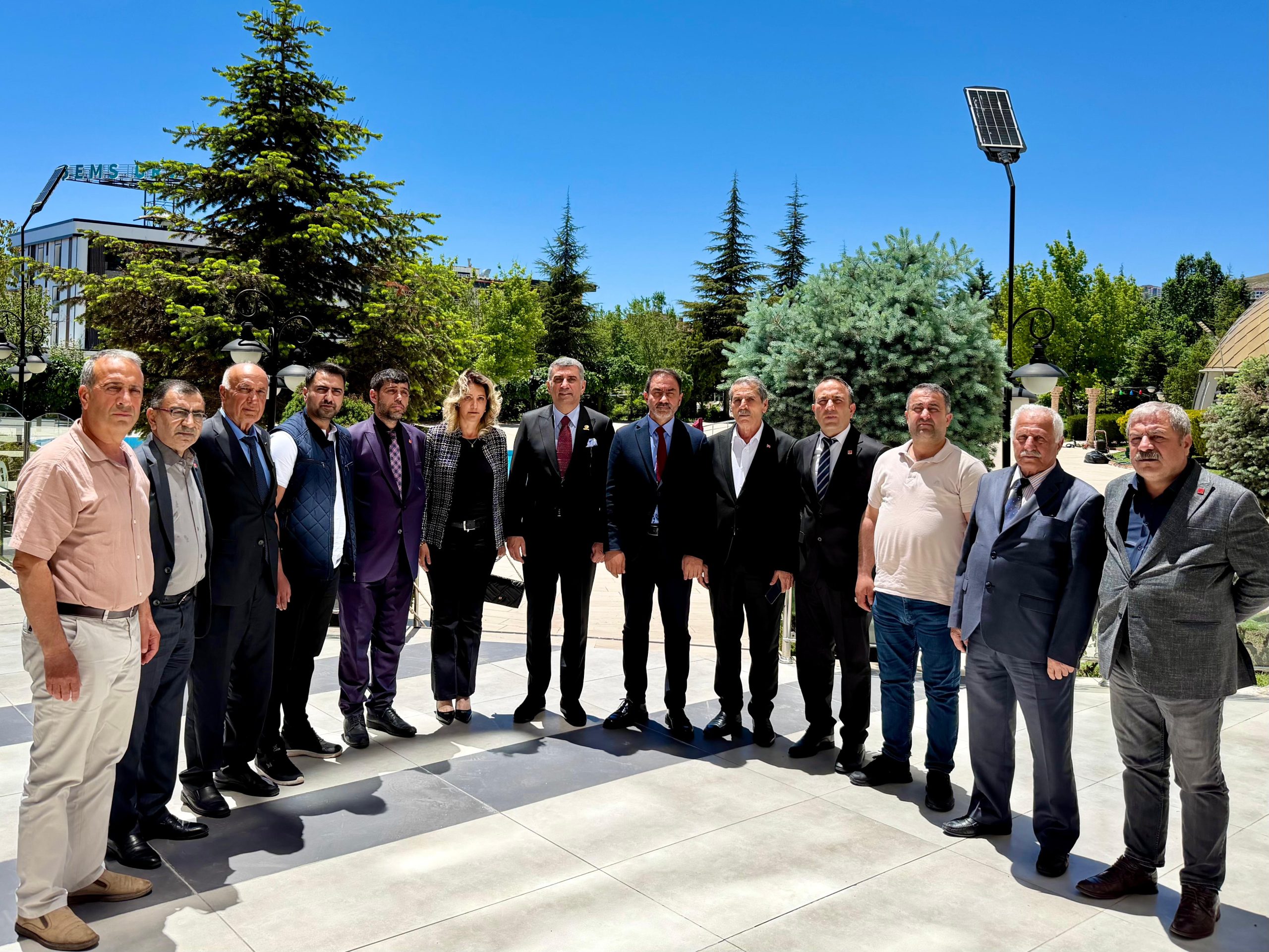 Cumhuriyet Halk Partisi,Cumhuriyetimizi kuran, demokrasi, hukuk devleti ve halk egemenliği mücadelesinin öncüsü olan 103 Yıllık Köklü Bir Çınardır.