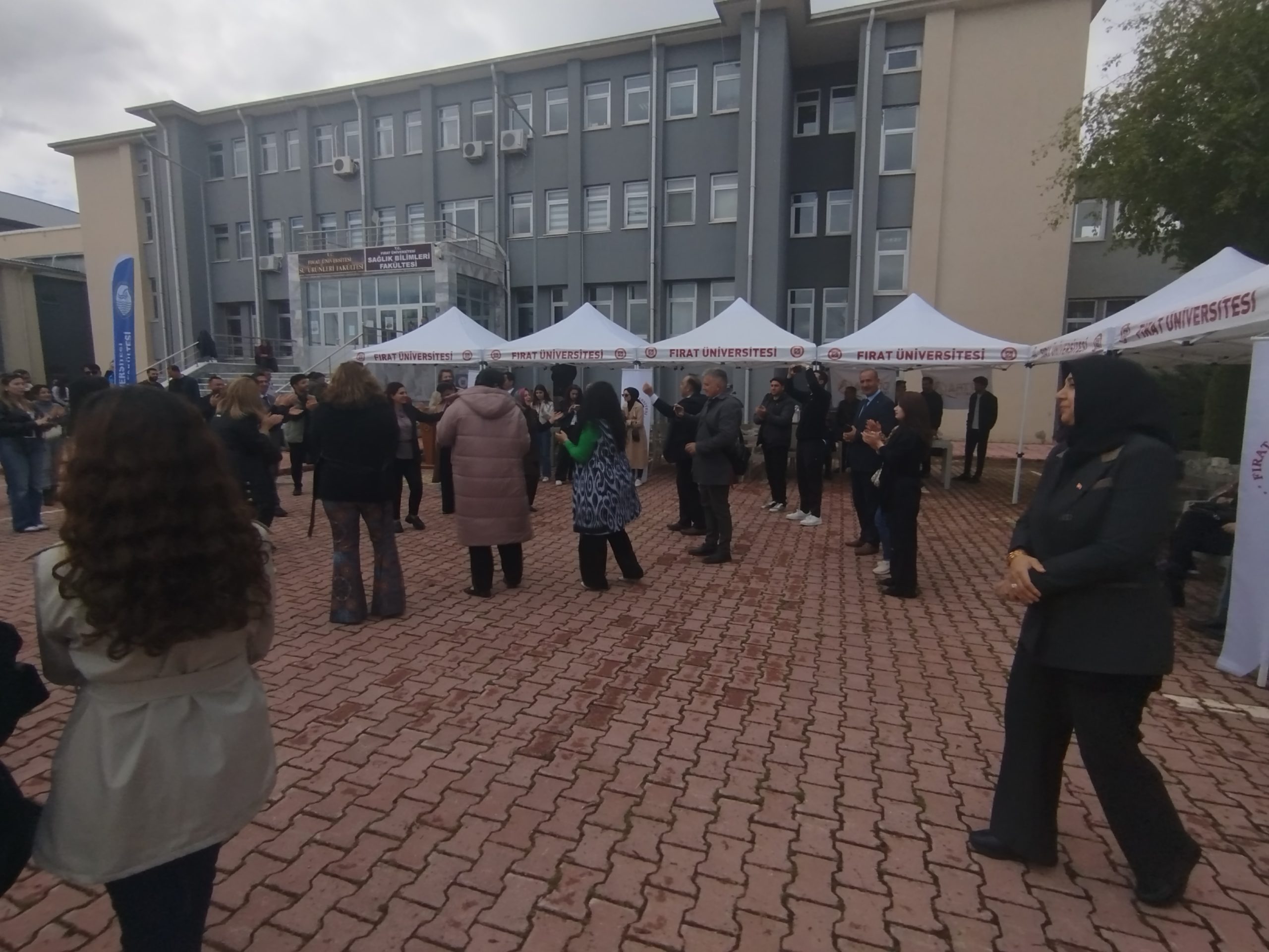Fırat Üniversitesi’nde “Balık Ekmek Festivali” Coşkusu: Hem İkram Hem Halay!