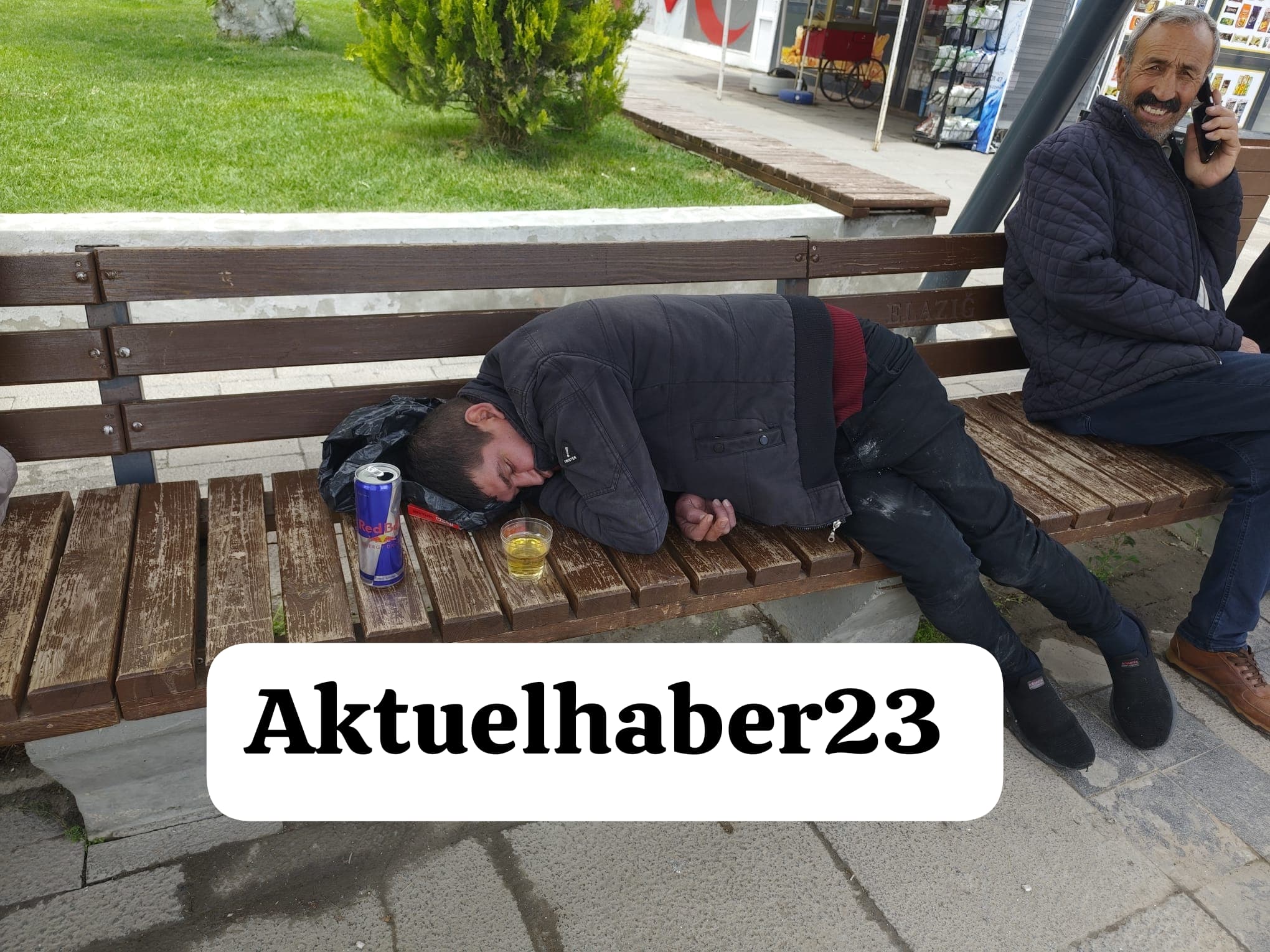 Elazığ’da Yürek Sızlatan Görüntü! Herkes Baktı, Kimse Müdahale Etmedi