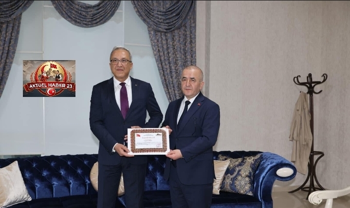 Valimiz Sayın Numan HATİPOĞLU ve il protokolünün katılımlarıyla İl Özel İdaresi’nde veda proğramı düzenlendi. 