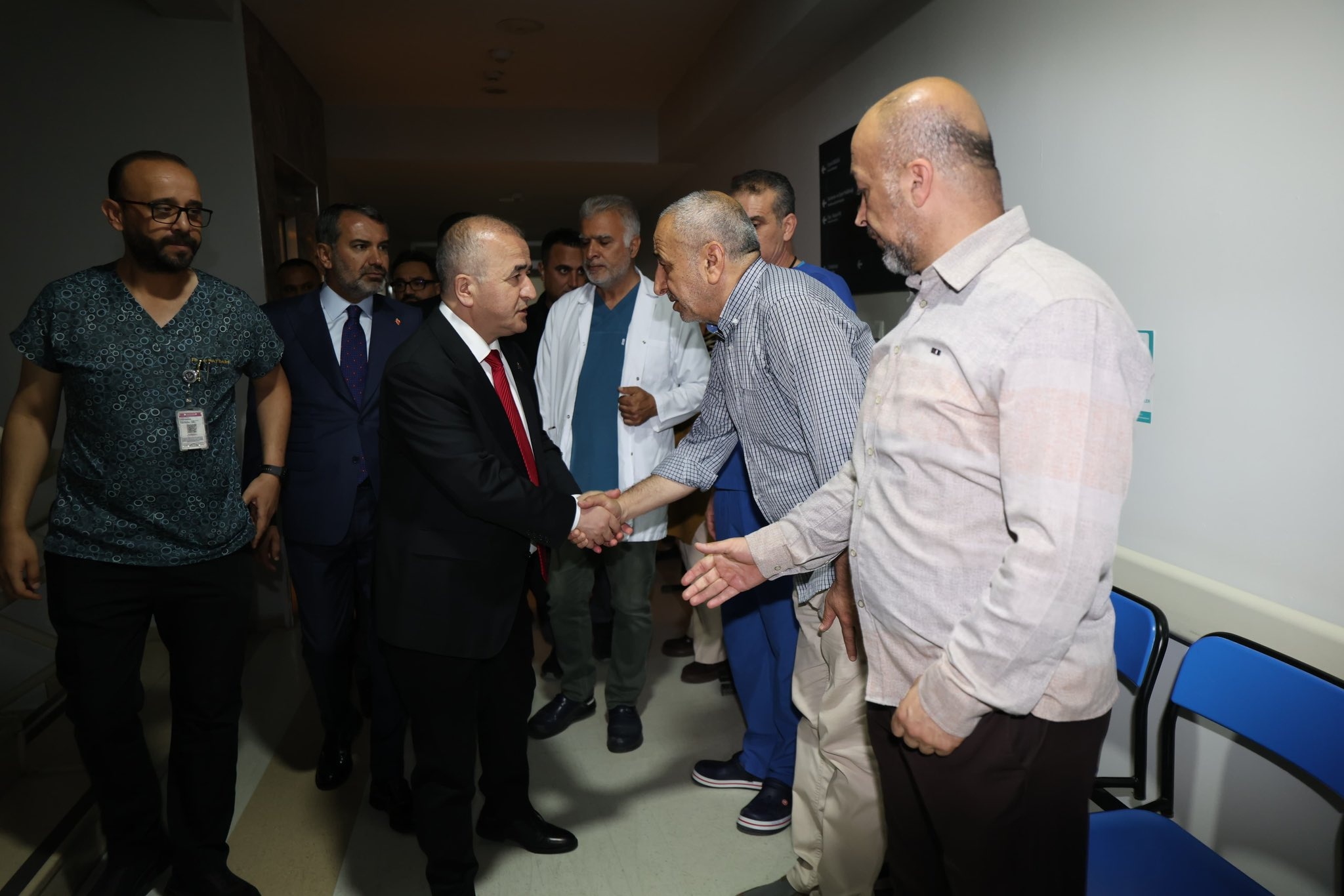 Vali Numan Hatipoğlu’ndan Trafik Kazasında Yaralanan Vatandaşlara Hastane Ziyareti