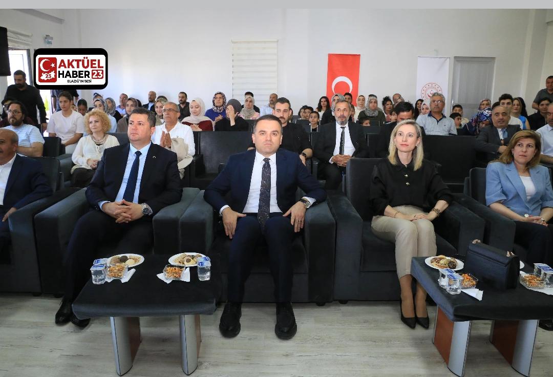 ​Elazığ’da Anlamlı Dinleti: Çocuklar Vatan Türkülerini Seslendirdi