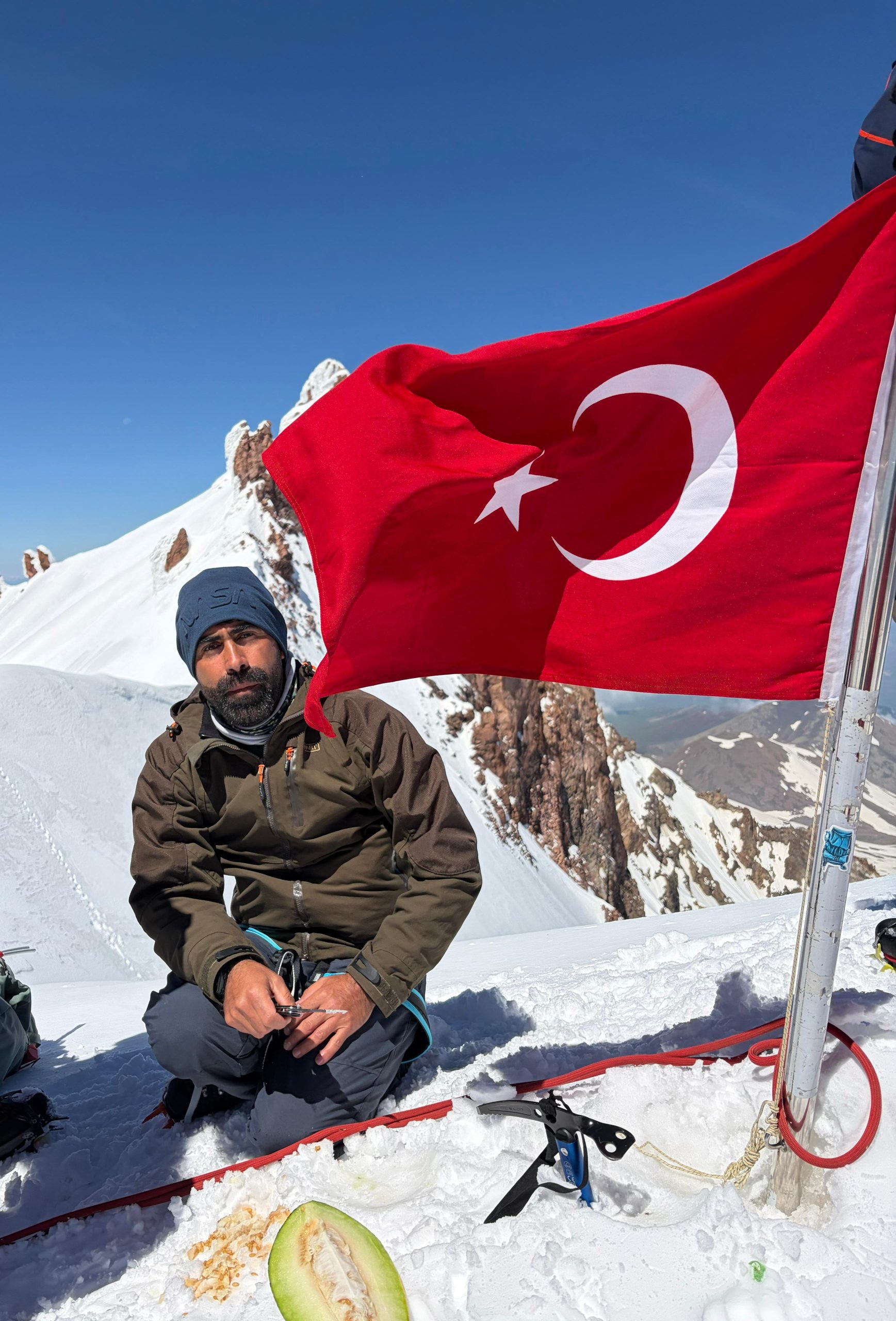 ERCİYES’İN ZİRVESİNDE ELAZIĞ İMZASI