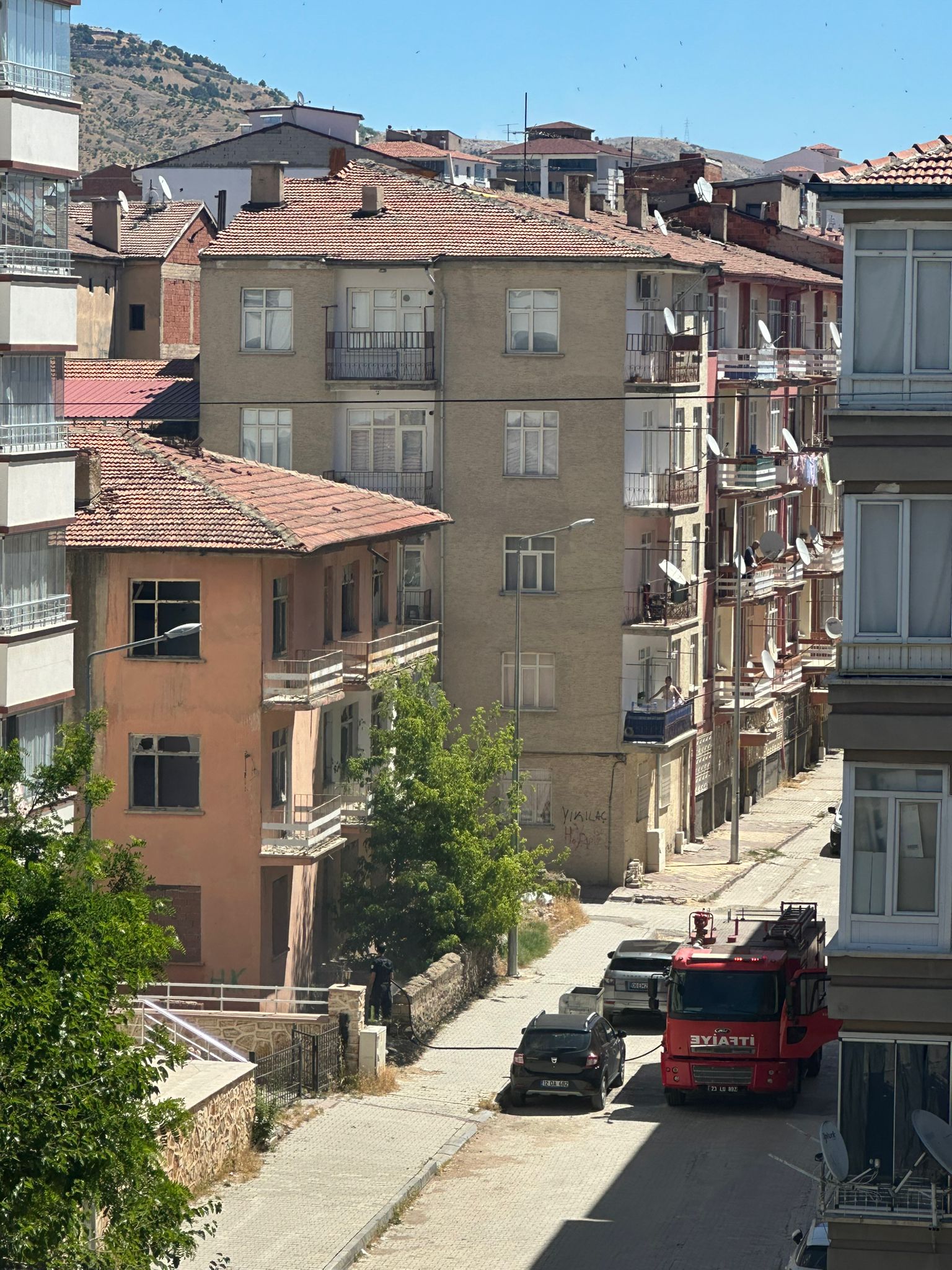 20 Yıldır Metruk Haldeydi, Yangın Çıktı: Gözler Yetkililerde