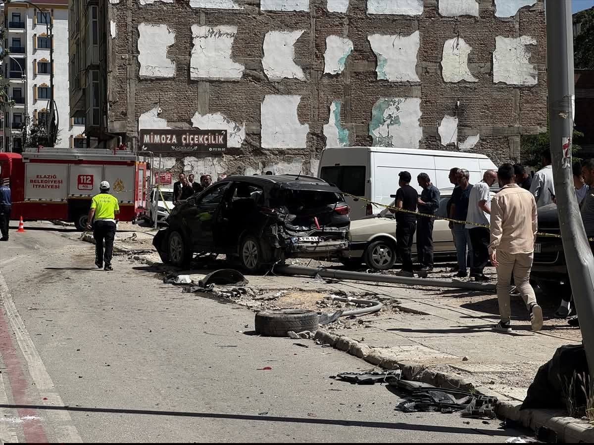 Elazığ’da Hastane Caddesi’nde Feci Kaza Meydana Geldi 