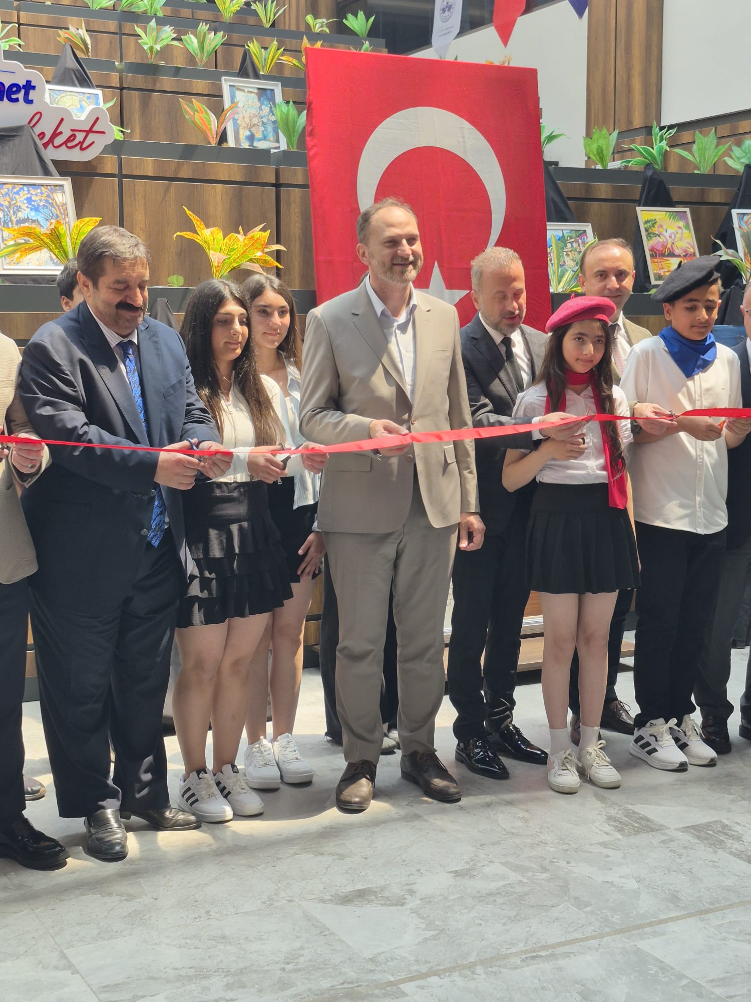 Mehmet Mihri Akıncı Ortaokulu’ndan Sanat Dolu Sergi