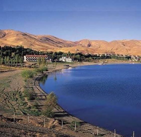 Hazar Gölü’ne  Neden  Kamp Merkezî  Yapılmıyor da Elâzığspor Neden Erzurum’u Tercih Ediyor?