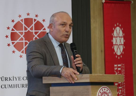 ÜNLÜ’YE ONUR ÖDÜLÜ