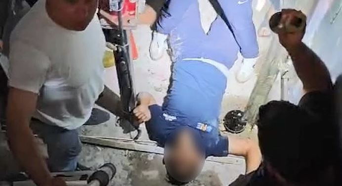 ASANSÖR BOŞLUĞUNA DÜŞTÜ