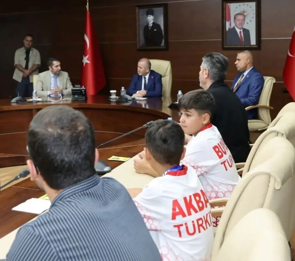 HATİPOĞLU, ŞAMPİYONLARI AĞIRLADI