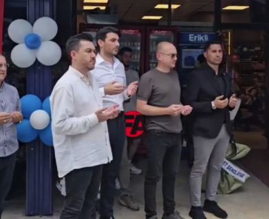 GÜLER MİSİN, AĞLAR MISIN !